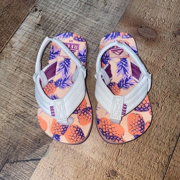 Reef Girls Little Ahi Sandals Coral Pineapple - Picture 1 of 10